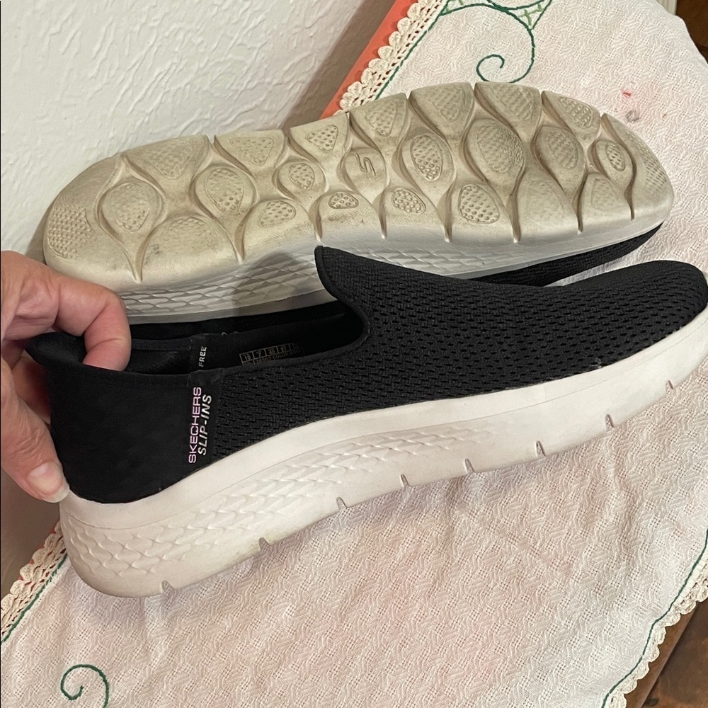 🚷🚷🚷BOGOHO 🚷🚷🚷Skechers Go Walk Women's Black Slip-On Sneakers - Picture 7 of 9